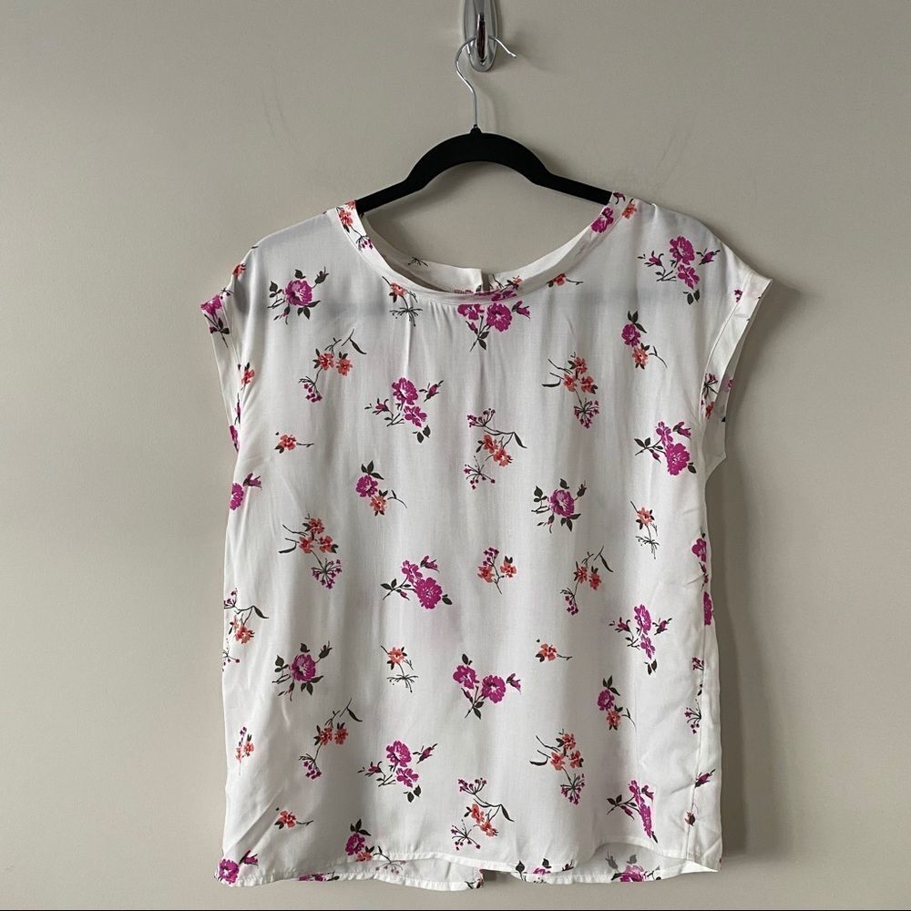 ABERCROMBIE & Fitch Floral Button Back Top - Picture 2 of 10